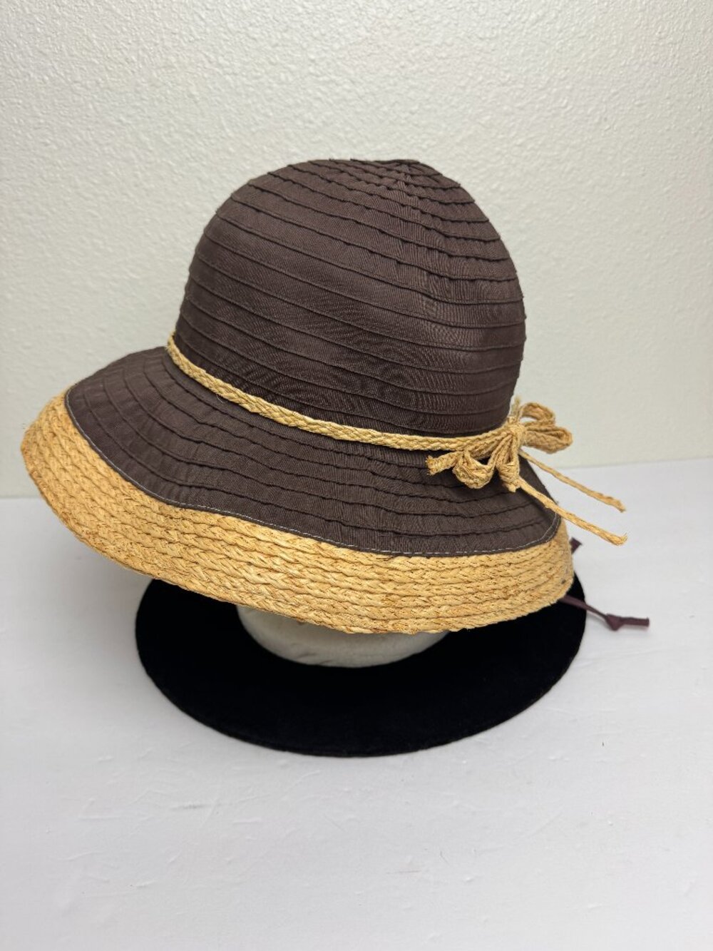 NWOT Scala Sun Brown  Hat Travel Raffia Trim